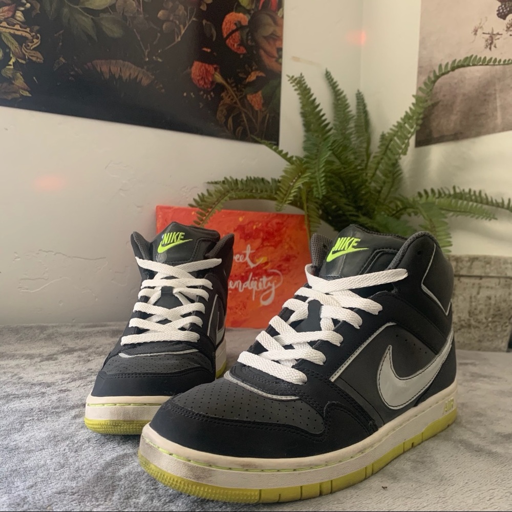 Nike Air Mids BARELY WORN